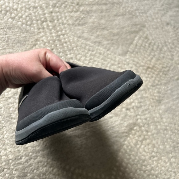 Zees women’s black 8.5 slip on sneakers - Picture 6 of 6